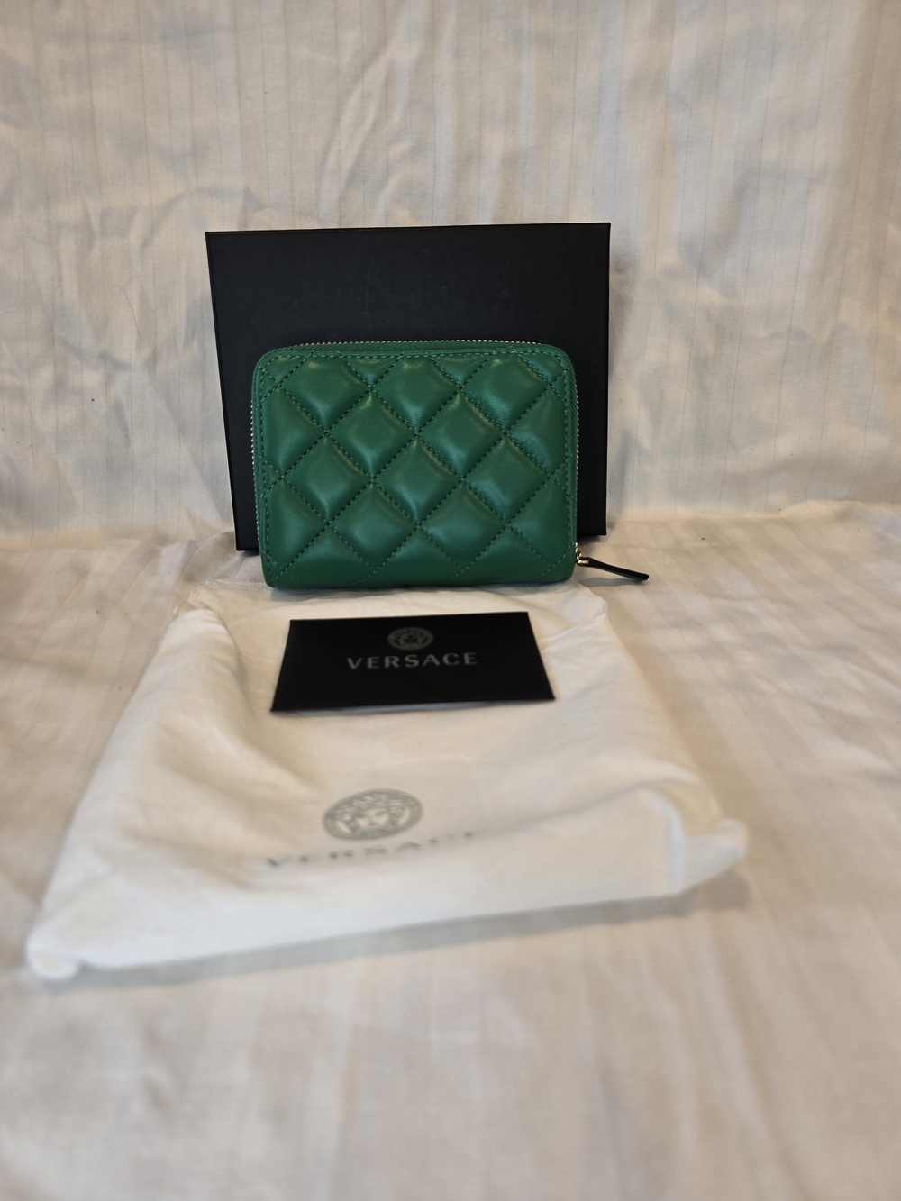 Versace Green Lamb Skin Quilted Leather Zip Wallet with Gold Medusa - Picture 3 of 14